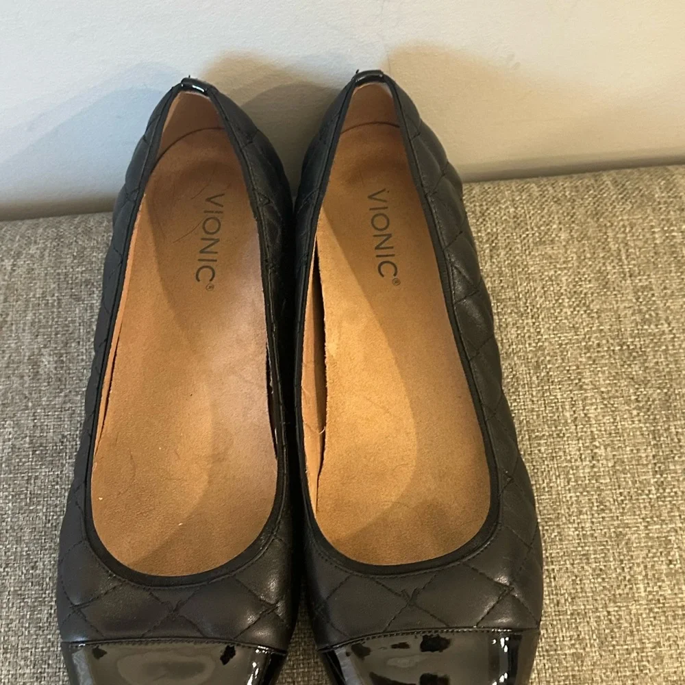Vionic Black Quilted Leather Cap-Toe Ballet Flats